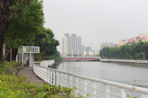 水利局斥資1千多萬元，改善前鎮河抽水站及木棧道。（記者陳文嬋翻攝）