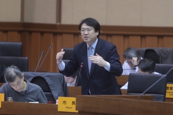 基隆市長林右昌說,未來忠一路打通、城際轉運站蓋好後,就會連成一塊,使過去發展較慢的中山一、二路將整個被翻轉。(基隆市政府提供)
