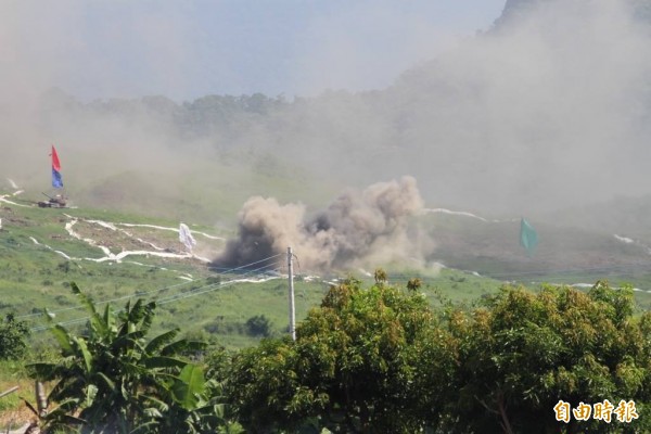 三軍聯訓基地一年演訓超過百日，噪音、煙塵長期影響恆春居民生活。（記者蔡宗憲攝）