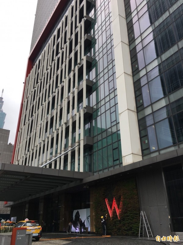 W Hotel大廳清晨發生鬥毆案。（記者姚岳宏攝）