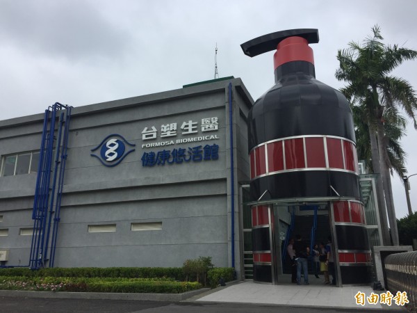 生醫館入口意象成為打卡熱門點。(記者張聰秋攝)