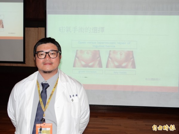 台南市立醫院外科醫師許瀛毅提醒民眾要注意腹股溝疝氣徵兆,察覺不對勁儘快就醫。(記者王俊忠攝)