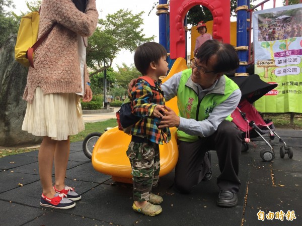 縣議員林世賢擬發起再造公園運動，重新打造以增進孩童的身心發展，並讓公園連結社區與孩童家長。（記者張聰秋攝）