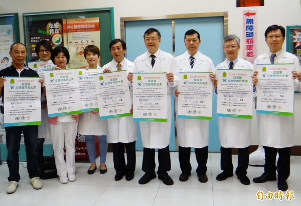 奇美醫學中心舉辦「世界抗生素週」宣導活動,籲請民眾合理使用。(記者吳俊鋒攝)