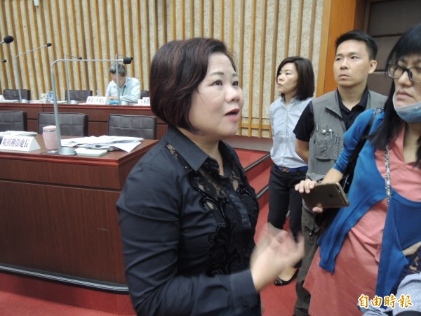 高市副市長許銘春表示海洋局長與慶富討論用地並沒違法,但有些用詞不夠嚴謹。(記者王榮祥攝)