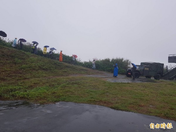 基隆港西岸碼頭的球子山制高點，目前為軍方閒置營區，球子山上有球子山燈塔，閒置26年未使用；地方積極爭取開放成公園，有賴市府協助完成。（記者俞肇福攝）