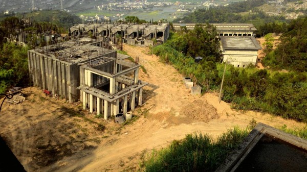 業者成功向宜蘭縣政府申請建照，希望在明年過年後復工。（欣芮國際開發公司提供）