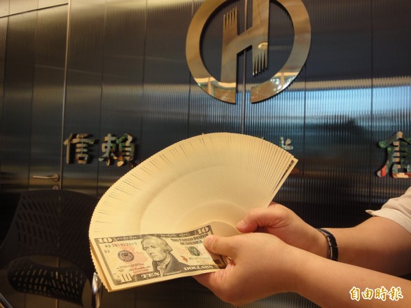新台幣匯率雖呈區間走揚格局,但升幅有限。(記者盧冠誠攝)