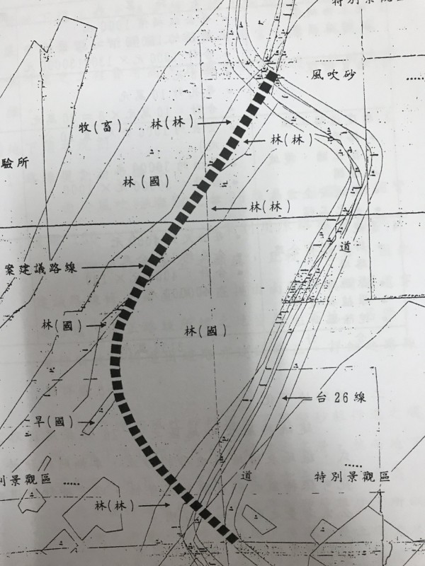 墾管處希望道路高繞,恢復風吹砂。(記者蔡宗憲翻攝)