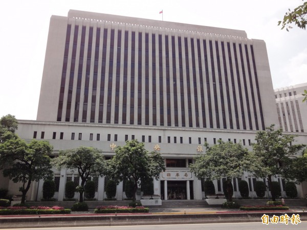 中央銀行公布11月底外匯存底為4504.69億美元，連續8個月上揚並續創歷史新高。（記者盧冠誠攝）