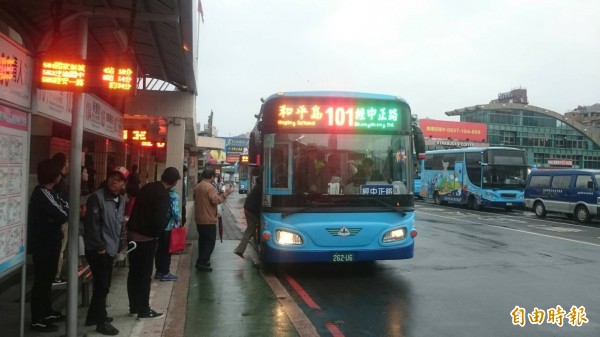 基隆市公車加強汰換,平均車齡下降。(記者盧賢秀攝)