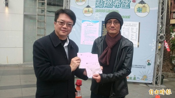 基隆胡氏社會福利基金會辦活動卻不符勸募相關規定,緊急喊卡,董事長賴正庸(左)公布退款相關細節。(記者林欣漢攝)