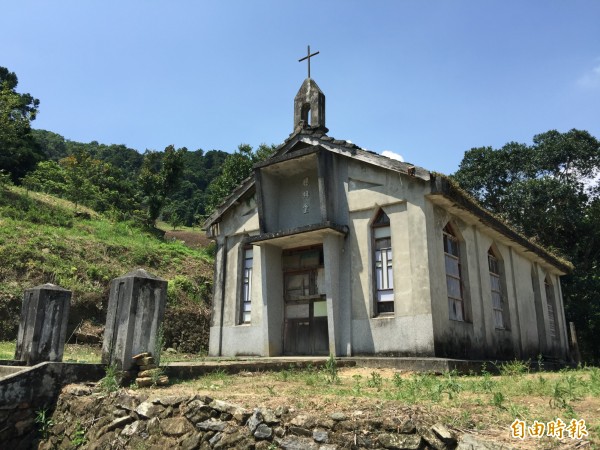 大禮教堂座落山間,因海拔高度約1000公尺,在崇山峻嶺間與世隔絕,常吸引民眾攀登,在沒有電力、通訊的夜晚,欣賞最耀眼的星辰。(記者王峻祺攝)