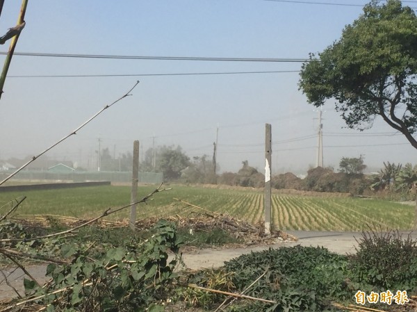 濁水溪揚塵嚴重沿岸鄉鎮經常灰濛濛一片。(記者黃淑莉攝)