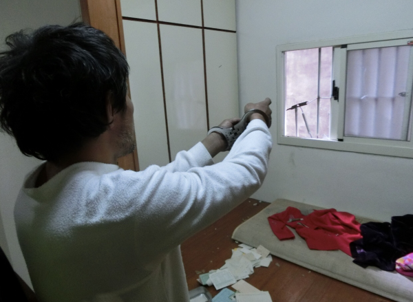 石姓男子偷雞宰殺再侵入民宅烹煮,香味引來屋主報警逮人。(記者李容萍翻攝)