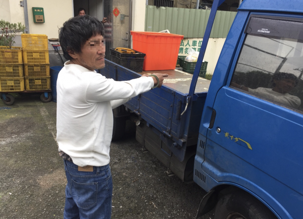 石姓男子偷雞宰殺再侵入民宅烹煮,香味引來屋主報警逮人。(記者李容萍翻攝)
