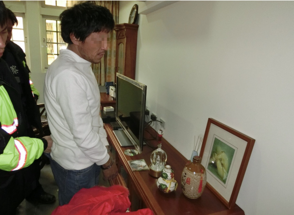 石姓男子偷雞宰殺再侵入民宅烹煮,香味引來屋主報警逮人。(記者李容萍翻攝)