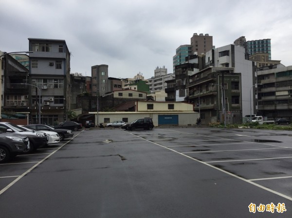東門停車場占地千坪,將規劃公辦都更。(記者謝武雄攝)