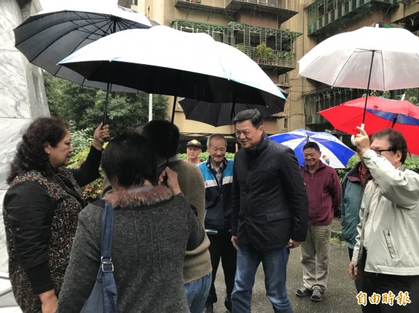 周錫瑋說他表明參選意願以來,受到新北市府多次行政打壓。(記者翁聿煌攝)