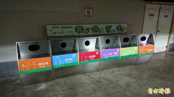 國道3號關西服務區為了垃圾處理的問題,本月開始全面推動垃圾分類回收再處理。(記者黃美珠攝)