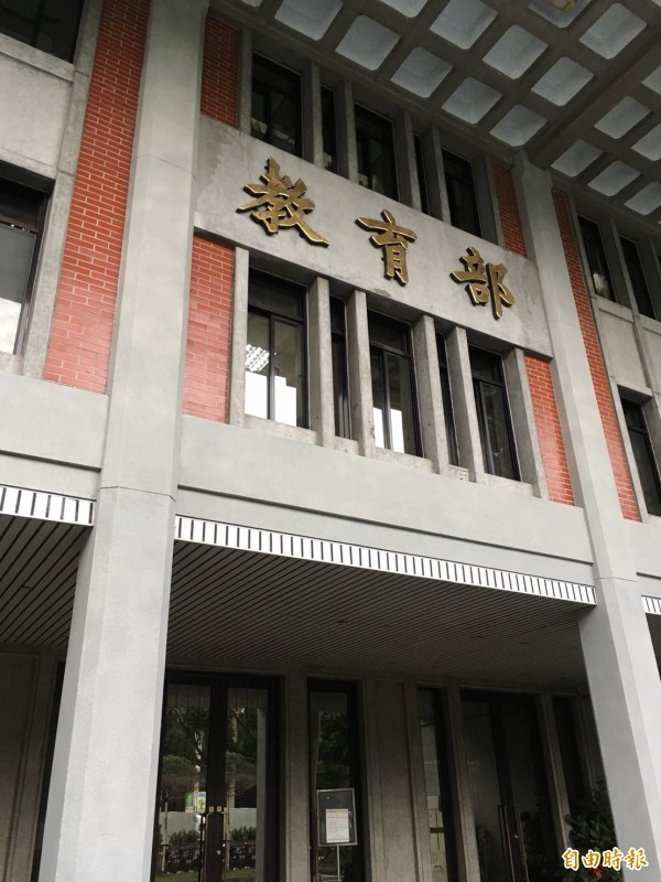 高教生死保衛戰,教育部將強制公布包括全國157所大專校院的全校新生註冊率等71項指標,協助學生避開地雷學校。(記者林曉雲攝)