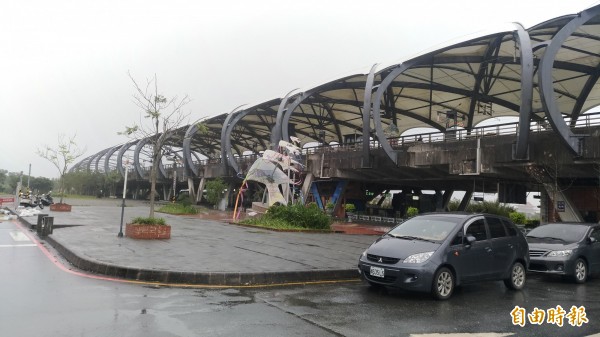 冬山鄉公所將在冬山火車站前，打造全縣首面「雨天塗鴉」作品，預計明年春節前亮相。（記者張議晨攝）