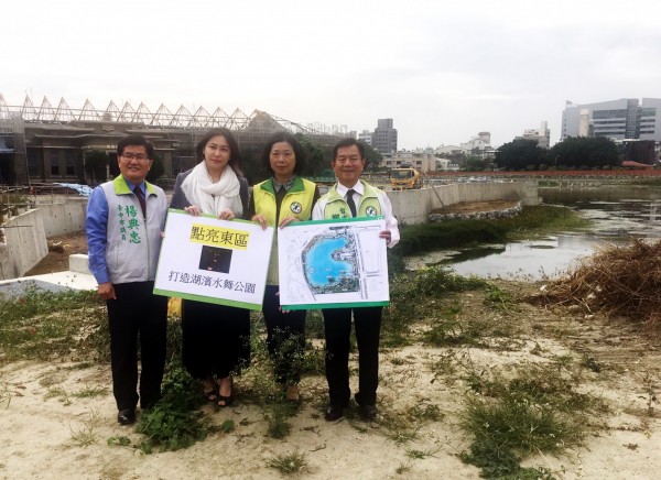 台中市議員建議將積達4公頃的台糖大水池打造為湖濱水舞公園。（記者張菁雅攝）