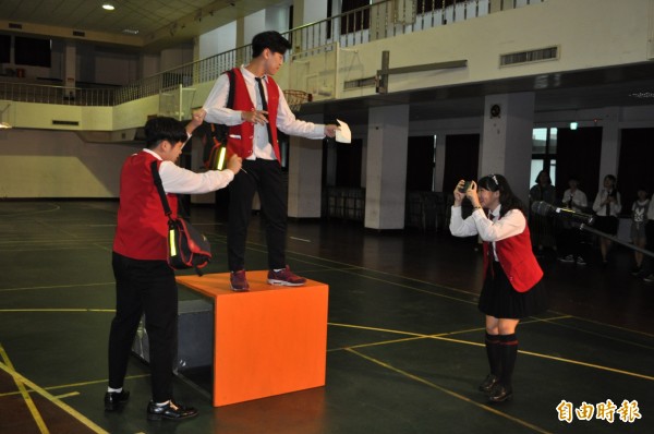 永平工商學生的戲劇「日祭」表演，贏得桃園市學生創意戲劇比賽特優第一名。（記者周敏鴻攝）