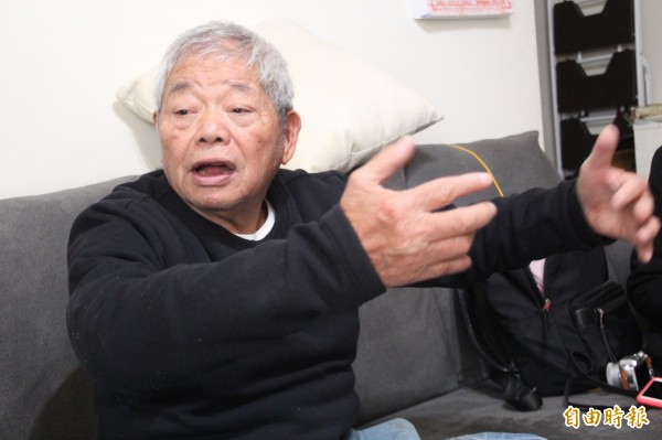 年事已高的廖榮吉感嘆自己體力、財力日漸不足,因此今年舉辦完街友宴之後,盼找到接班人來辦未來的街友宴。(記者鍾泓良攝)