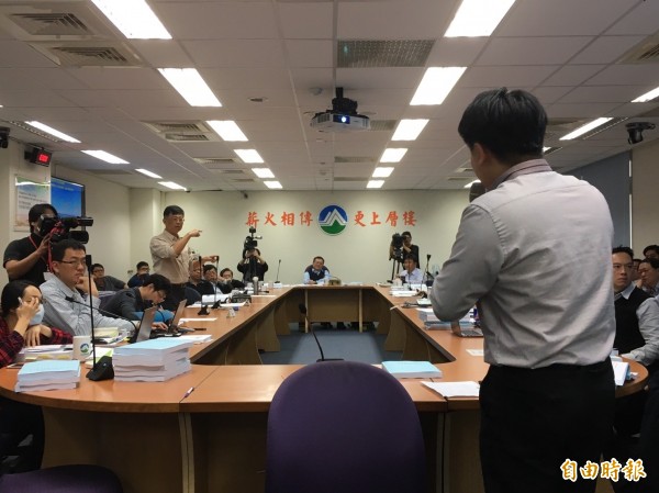 環評委員對開發單位提出的模擬資料存疑。（記者楊綿傑攝）