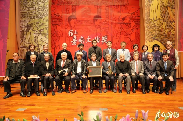 林智信以藝術保存歷史，榮獲第6屆台南文化獎，台南市政府在台灣文學館舉辦頒獎典禮。（記者洪瑞琴攝）