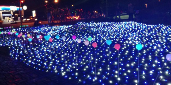 街景布置藝術總監呂秉承表示，燈飾的布置以「宜蘭亮起來」為大主題。（民眾提供）