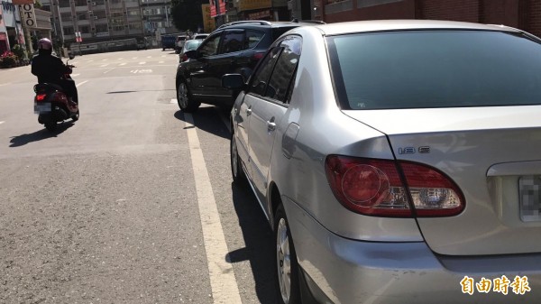 彰化市汽車路邊停車收費實施後，大幅提高車輛周轉率，獲得市民高度肯定。（記者湯世名攝）