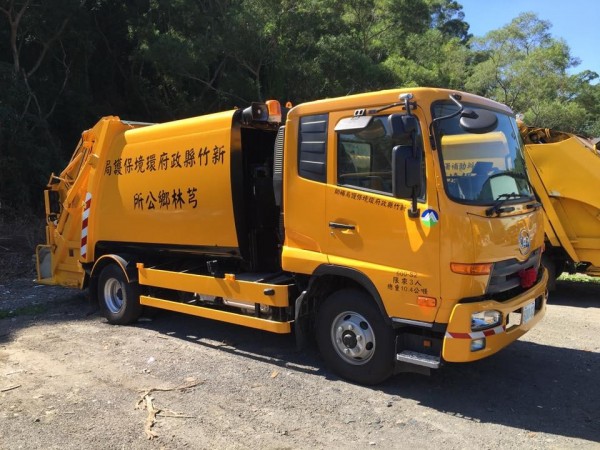 新竹縣芎林鄉清潔隊5日辦理資源回收活動後,在一批廢棄家具、家電中發現有6萬多元現金,已送政風室等失主認領。(圖由芎林鄉清潔隊提供) 新竹縣芎林鄉清潔隊5日辦理資源回收活動後,在一批廢棄家具、家電中發現有6萬多元現金,已送政風室等失主認領。(圖由芎林鄉清潔隊提供)