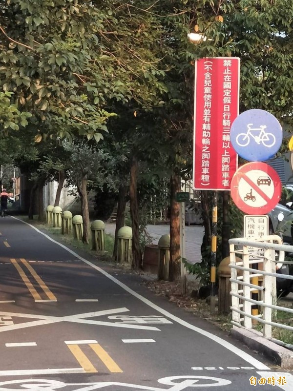 台中市的自行車專用道並未禁行電動自行車。（記者歐素美攝）
