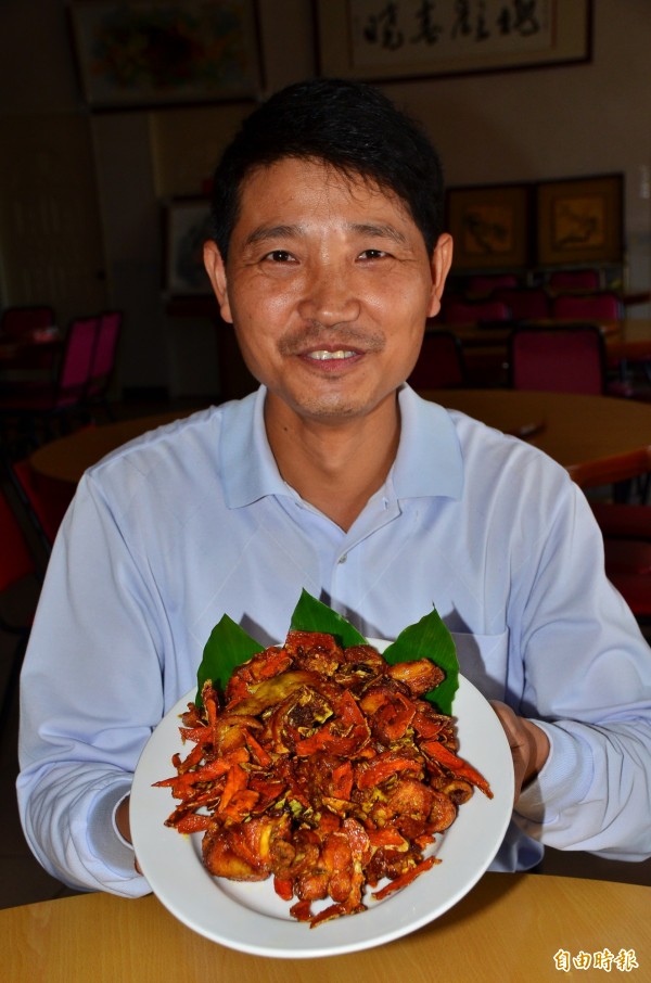 福來老梅園餐廳在當地首推薑黃雞。(記者吳俊鋒攝) 福來老梅園餐廳在當地首推薑黃雞。(記者吳俊鋒攝)