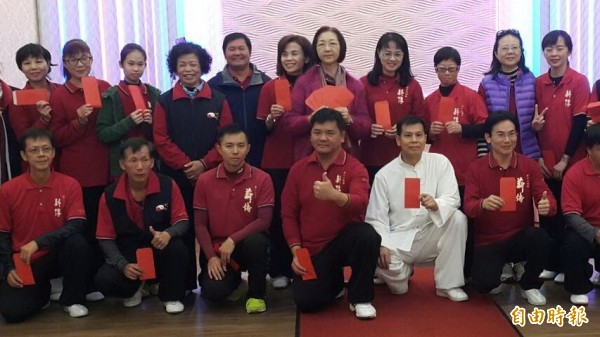 屏東縣薪傳鄭子太極拳協會表揚56名全國賽獲獎太極拳高手(記者葉永騫攝)