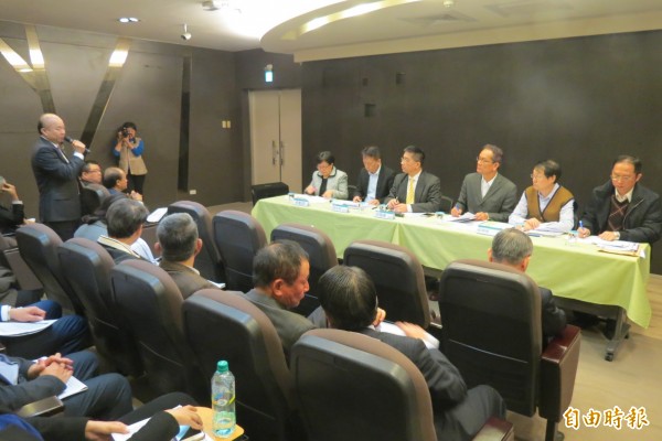 行政院排除企業五缺政策說明會首場在台中登場，業者直言缺地最痛。（記者蘇孟娟攝）