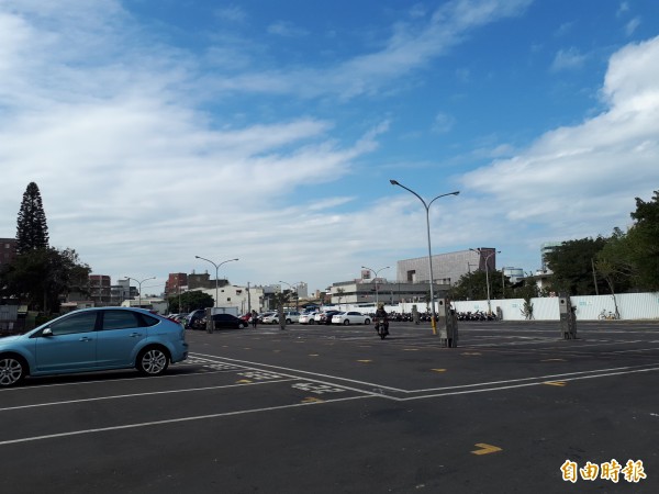 新竹市後站和樹林頭兩大夜市，市府產發處表示因承租業者違約在先，已終止雙方契約，將收回土地，但考量攤商生意受波及和影響，將緩衝到2月15日。（記者洪美秀攝）