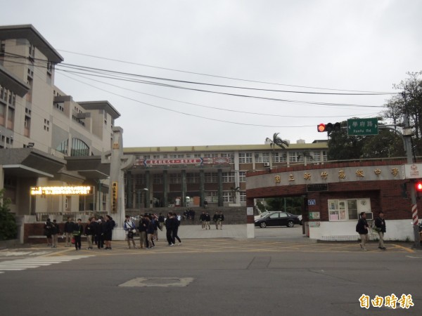 新竹高中校務會議通過,廢除每週一次的朝會,未來將改由月會取代,學生都說太棒了!(記者洪美秀攝)