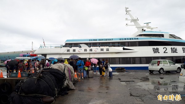 台東交通輪進港停泊費今年起漲三倍，議員憂業者轉稼成本給消費者。（記者黃明堂攝）