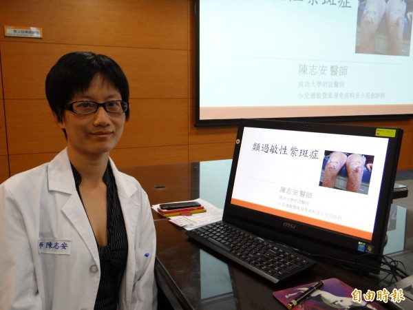 成大醫院小兒急診科主治醫師陳志安提醒孩童有腹痛、下肢紅疹情況,可能是類過敏性紫斑症上身。(記者王俊忠攝)