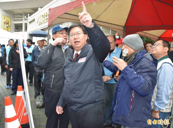 桃園市長鄭文燦主持啟動「天空纜線清整專案」儀式。（記者李容萍攝）