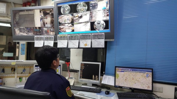 新竹市警局交通隊今指出，將配合高速公路出入口匝道管制措施，運用竹市路口監視系統實施「e視訊巡邏」彈性交通管理。（警方提供）