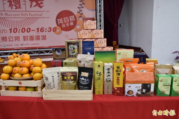 古坑有禮茂活動3日在古坑登場，現場有優質茂谷柑及各種伴手禮展售。（記者黃淑莉攝）