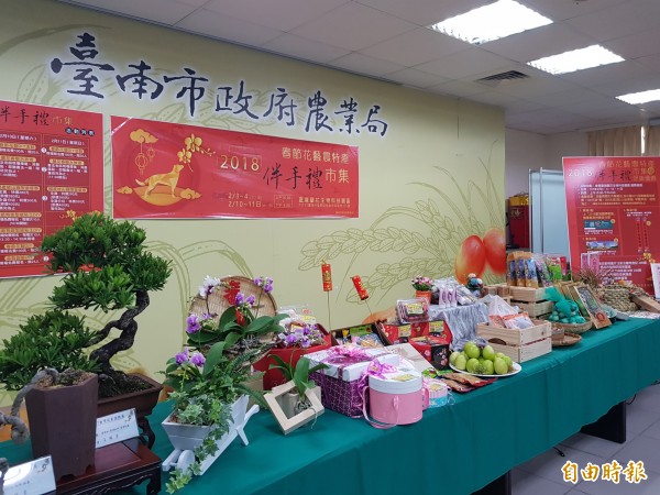 南市農業局將於夏曆春節前舉行花藝農產伴手禮市集。（記者王涵平攝）