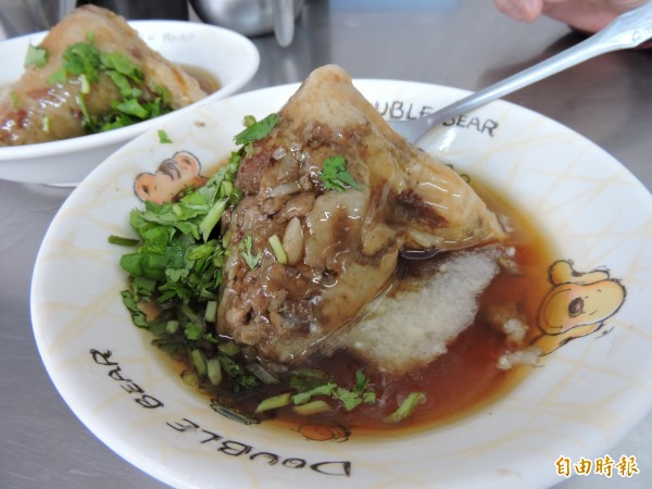 萬林肉粽口感紮實。(記者張存薇攝)
