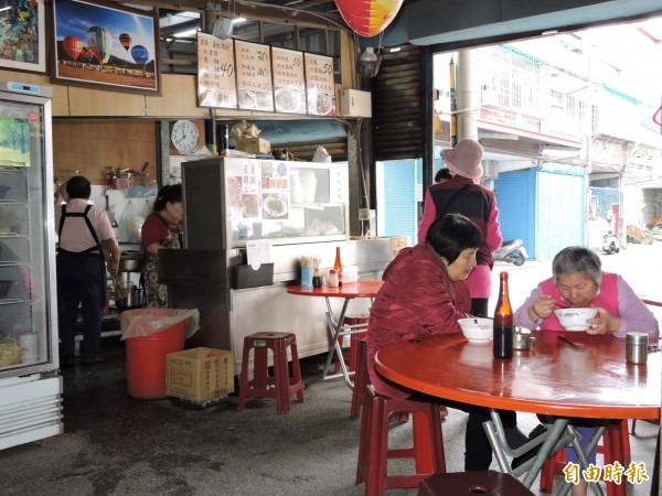 藏身巷弄的簡單店面,賣得是香傳千里的好味道。 (記者張存薇攝) 藏身巷弄的簡單店面,賣得是香傳千里的好味道。 (記者張存薇攝)