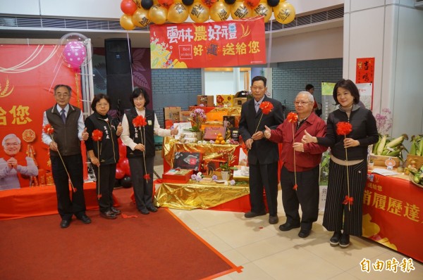 「雲林農好禮，好運送給您」，雲林縣府與農民聯合行銷。（記者詹士弘攝）