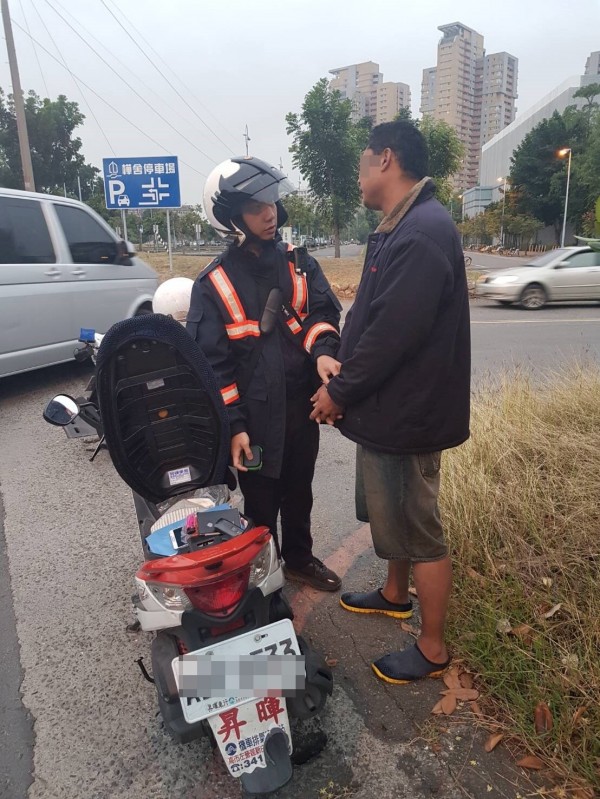 羅男持有吸食器，為脫罪一騙再騙。（記者洪臣宏翻攝）